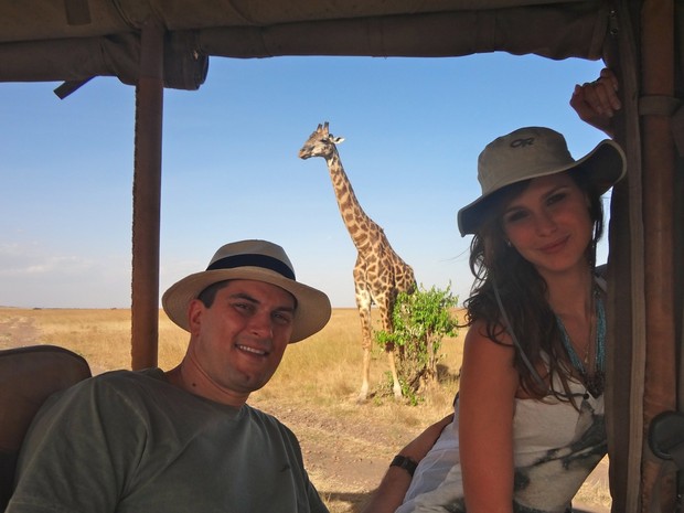 Elizabeth Perfoll na África com o marido, Marcus Moraes (Foto: Divulgação)