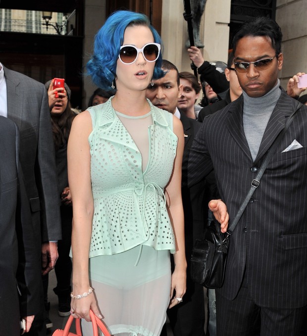 Katy Perry com saia transparente em Paris - X17 (Foto: X17 / Agência)