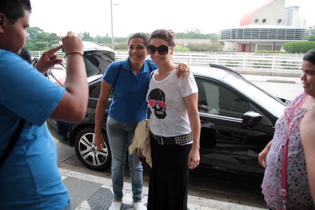 Giovanna Antonelli no aeroporto de Congonhas (Foto: Orlando Oliveira / AgNews)