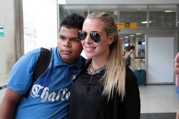 Joana Machado no aeroporto de Congonhas (Foto: Orlando Oliveira / AgNews)