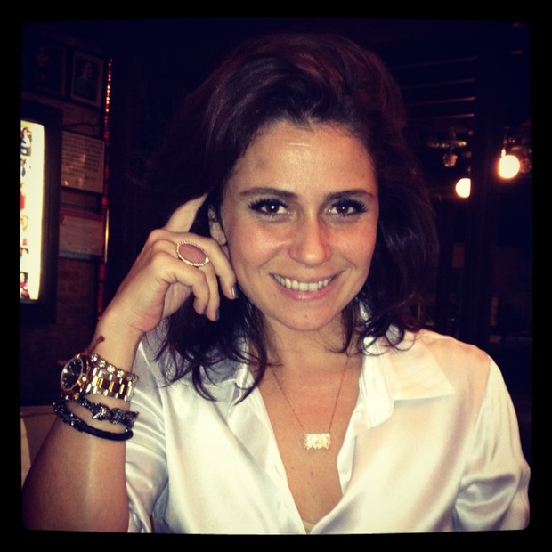 Giovanna Antonelli em churrascaria do Rio (Foto: Twitter / Reprodução)