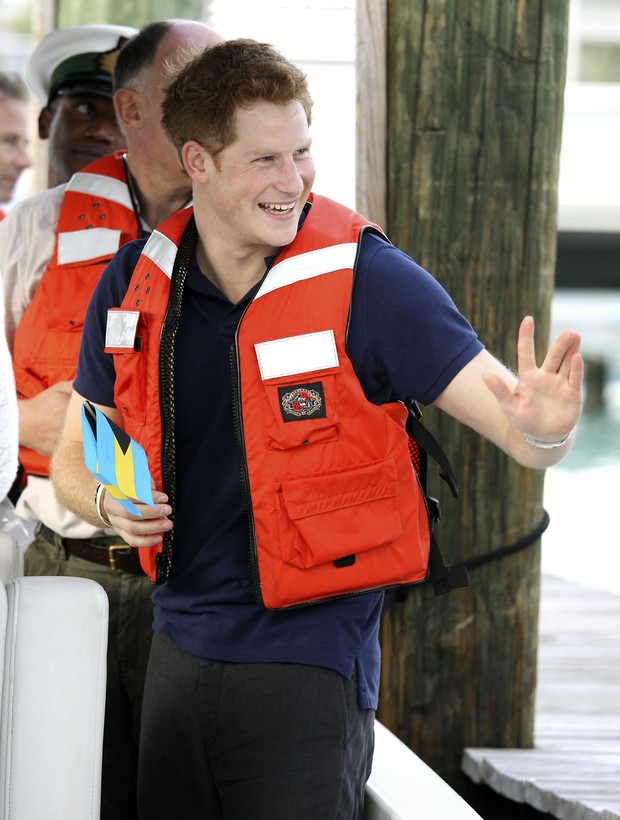 Príncipe Harry durante visita às Bahamas (Foto: Reuters)