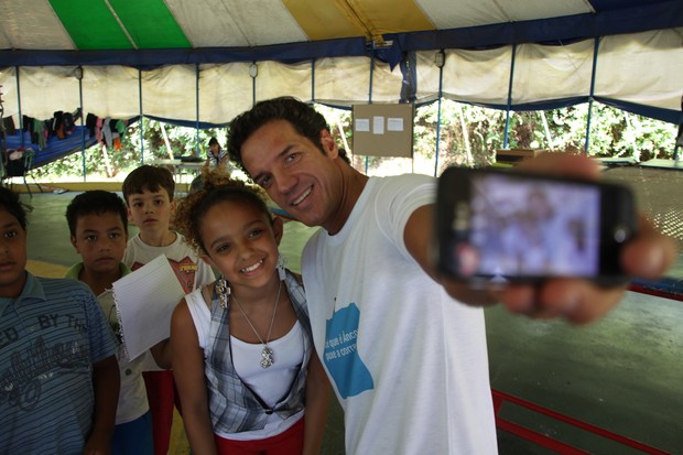 Carlos Machado em campanha beneficente (Foto: Divulgação)