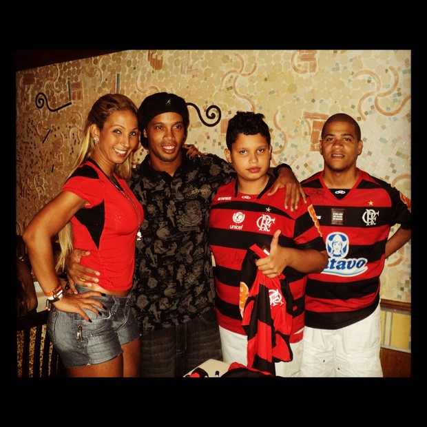 Valesca Popozuda e Ronaldinho Gaúcho (Foto: Reprodução/Twitter)