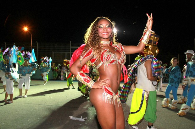 Luana Bandeira no Carnaval do Rio em San Luis (Foto: Isac Luz/EGO)