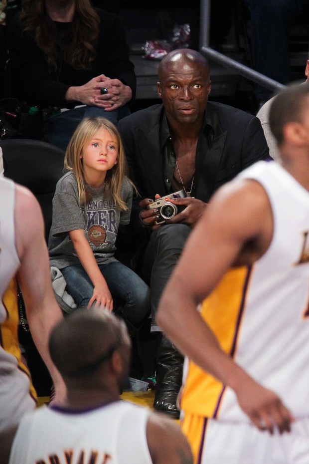 Seal e a filha Leni em jogo dos Lakers (Foto: Getty Images)