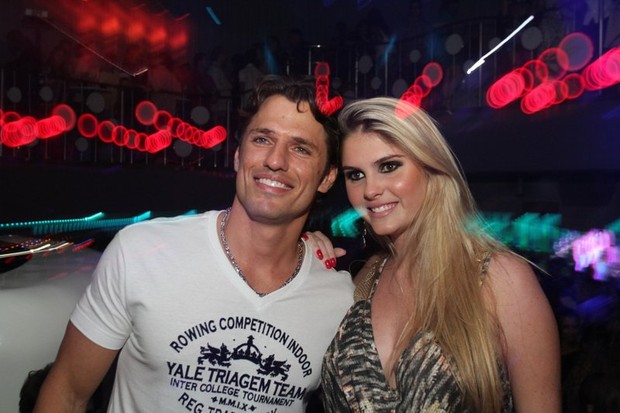 Ex-BBB João Maurício e Bárbara Evans em evento de moda em Goiânia (Foto: Anderson Borde/ Ag. News)