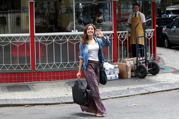 Sophie Charlotte faz compras no Leblon, no Rio (Foto: Wallace Barbosa / AgNews)