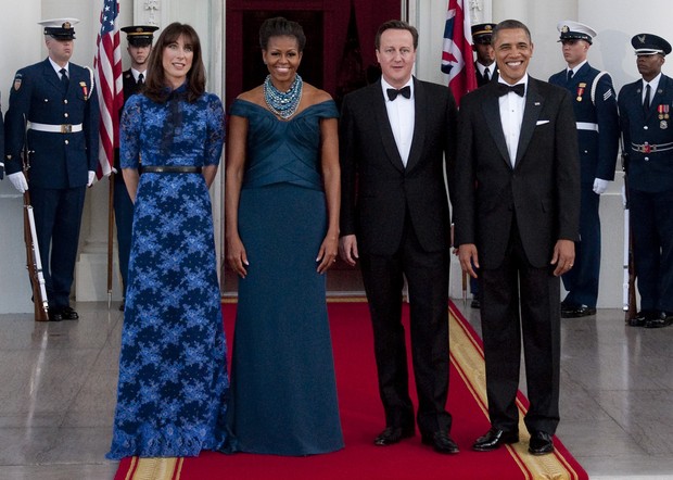 Barack Obama e Michelle Obama posam com o primeiro-ministro britânico David Cameron e sua esposa, Samantha Cameron (Foto: AFP/ Agência)