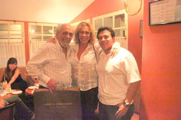 Lúcio Mauro com Arlete Salles em restaurante na Zona Sul do Rio (Foto: Fausto Candelária/ Ag. News)