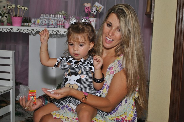 Ex-paquita Roberta Cipriani na festa de dois anos da filha Nicole (Foto: Pablo Amora/ Divulgação)