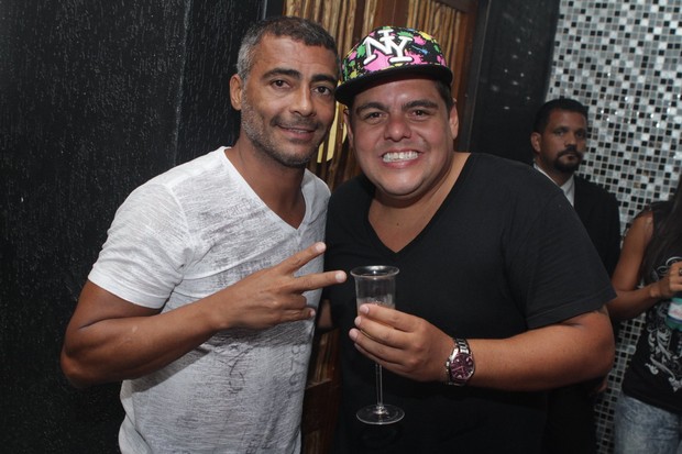 Romário com o DJ Tartaruga em boate no Rio (Foto: Raphael Mesquita/ Divulgação)