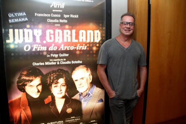 Luiz Fernando Guimarães confere musical 'Judy Garland' no Rio (Foto: Daniel Delmiro/AgNews)