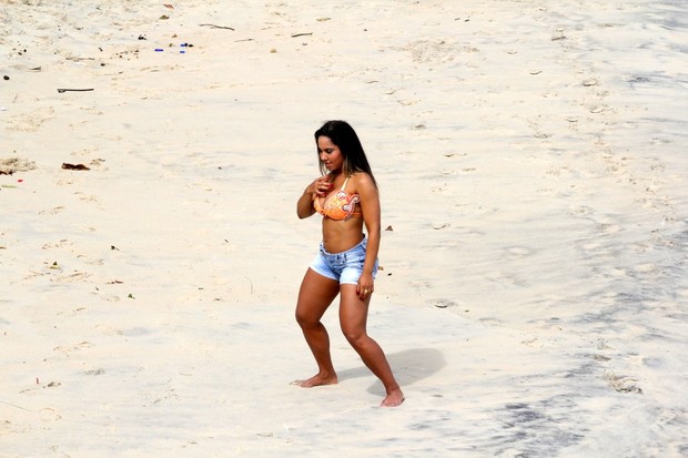 Mulher Melão grava clipe na praia do Arpoador, no Rio (Foto: Wallace Barbosa / AgNews)