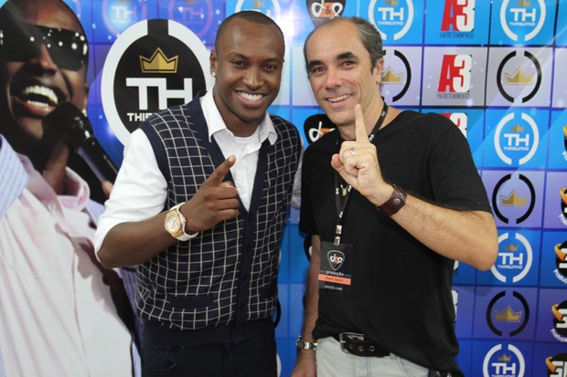 Thiaguinho e o empresário Beto Santos em Fortaleza (Foto: Fred Pontes/Divulgação)