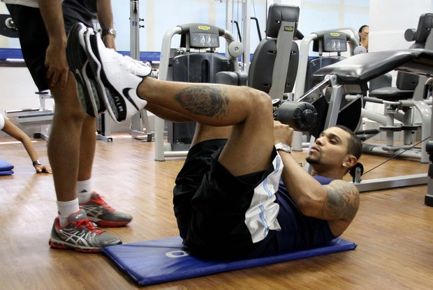 Naldo mostra sua rotina de exercícios (Foto: Daniel Pinheiro / Divulgação)