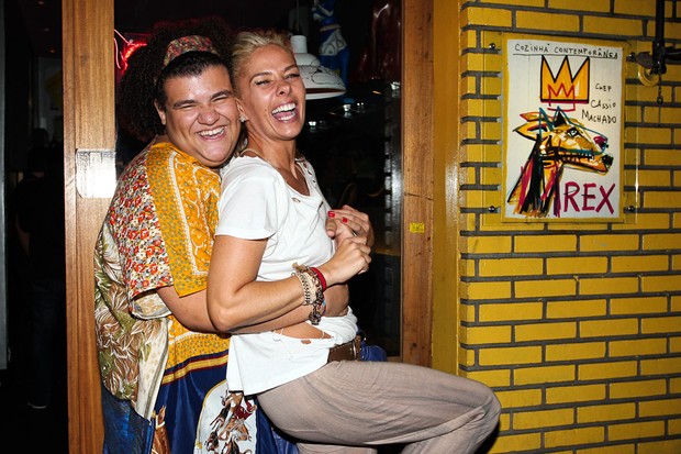 Adriane Galisteu com Gomez em bar em São Paulo (Foto: Manuela Scarpa/ Photo Rio News)