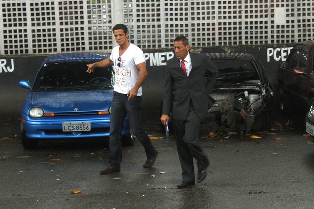 Carlos Machado chegando à delegacia (Foto: Fabio Martins / AgNews)
