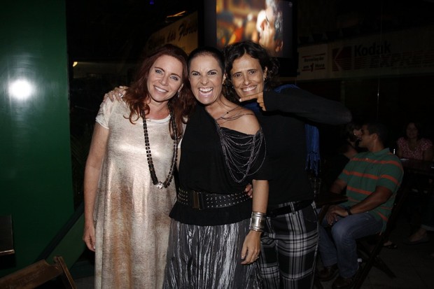 Leilane Neubarth e Zélia Duncan prestigiam lançamento de CD de Isabella Taviani no Rio (Foto: Felipe Assumpção/ Ag.News)