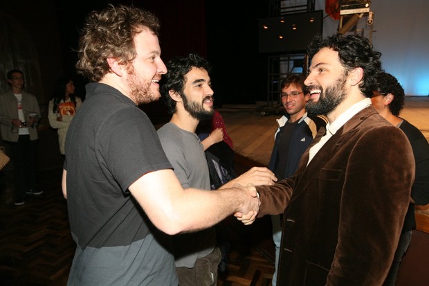 Caio Blat cumprimenta Marco Damigo após peça (Foto: André Muzell/Ag News)
