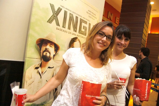 Regiane Alves na pré-estreia do filme 'Xingu' (Foto: Felipe Assumpção e Felipe Panfili / AgNews)