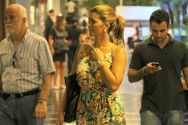 Kelly Key em shopping no Rio (Foto: Daniel Delmiro/ Ag. News)
