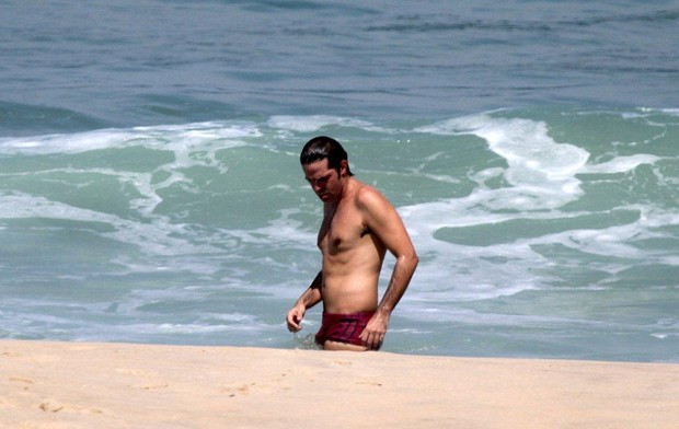 Bruno Mazzeo na praia do Leblon, no Rio (Foto: André Freitas/ Ag. News)