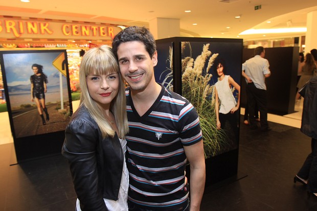 Pedro Neschiling e Vitória Frate em exposição no RIo (Foto: Murillo Tinoco/ Divulgação)