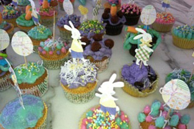 Victoria Beckham mostra fotos de cupcakes para a Páscoa (Foto: Twitter/Reprodução)