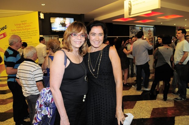 Glória Perez e Lilia Cabral vão ao teatro no Rio (Foto: Kadu Ferreira/ Photo Rio News)