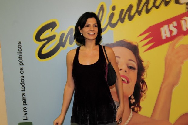 Helena Ranaldi vai ao teatro no Rio (Foto: Kadu Ferreira/ Photo Rio News)
