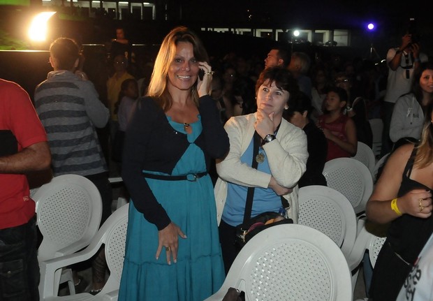 Sandra Brito, mãe de Kayky Brito, assiste ao espetáculo 'Paixão de Cristo' (Foto: Ag. News)