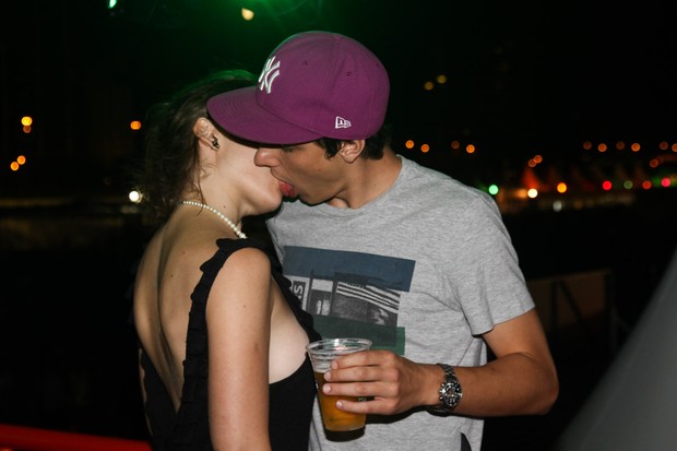 Marisol Ribeiro beija muito no festival Lollapalooza em São Paulo (Foto: Manuela Scarpa/ Photo Rio News)