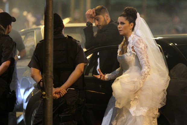 Victor Pecoraro e Giovanna Antonelli gravam cenas de 'Aquele Beijo' no Centro do Rio (Foto: Roberto Filho/ Ag.News)