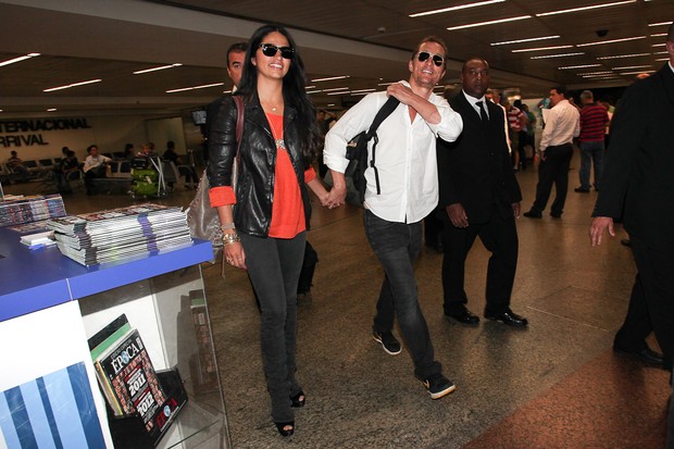 Matthew McConaughey e Camila Alves desembarcam em São Paulo (Foto: Manuela Scarpa/Photo Rio News)