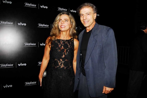 Bruna Lombardi e Carlos Alberto Riccelli em evento em São Paulo (Foto: Celso Akin/ Ag. News)