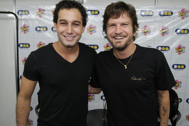 Rafael Almeida e Saulo Fernandes  (Foto: Fred Pontes / Divulgação)