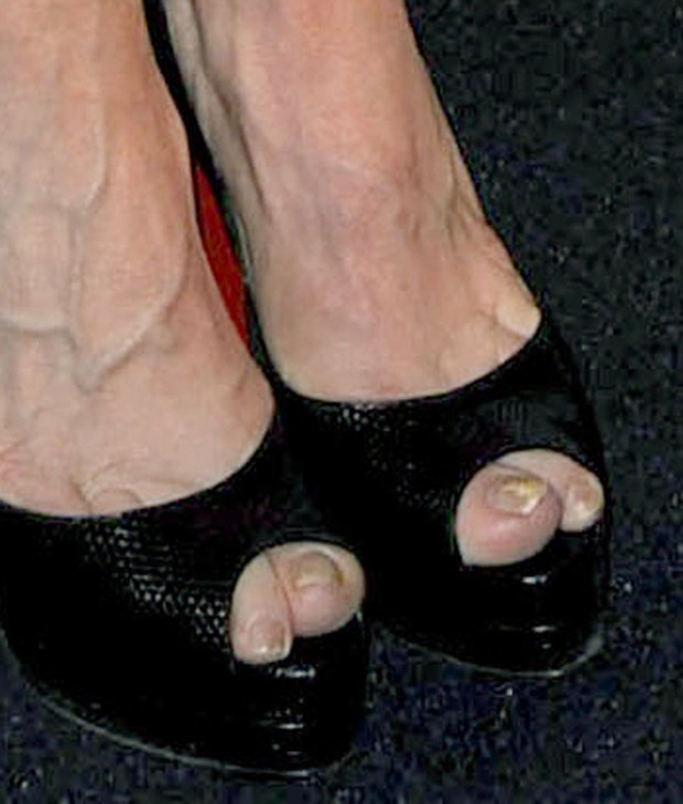Detalhe dos pés da cantora Madonna em evento do lançamento do perfume dela em Nova York (Foto: Grosby Group)