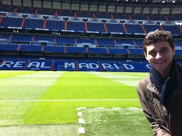 Fael visita o campo do Real Madrid, na Espanha (Foto: Divulgação)