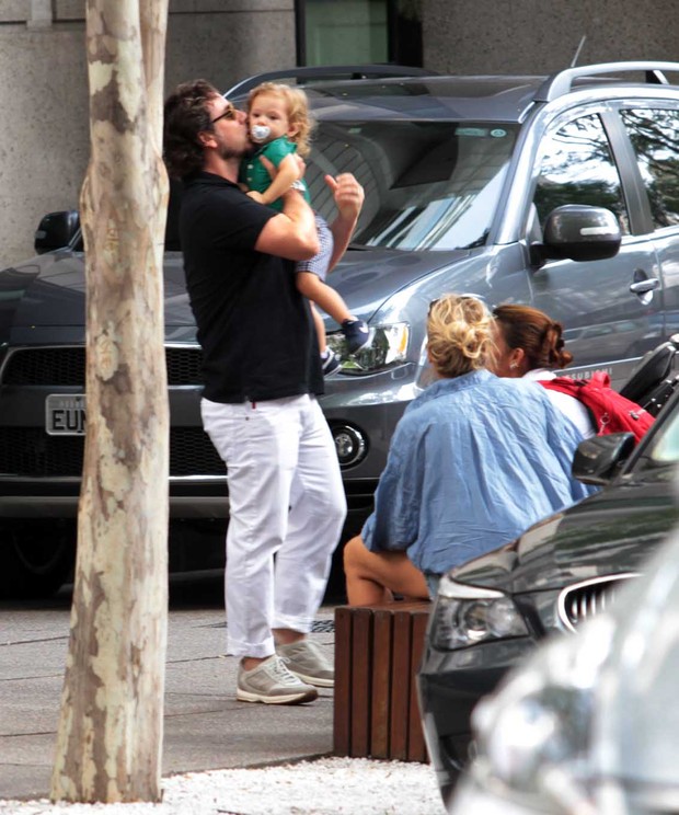 Adriane Galisteu com marido e filho (Foto: Orlando Oliveira / Ag. News)