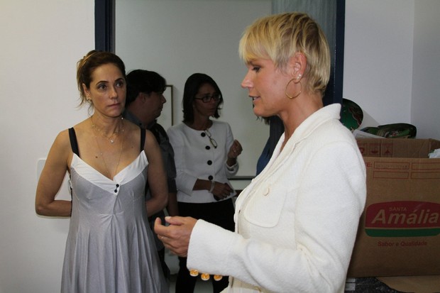 Xuxa e Christiane Torloni participam de inauguração no Rio (Foto: Clayton Militão / Photo Rio News)