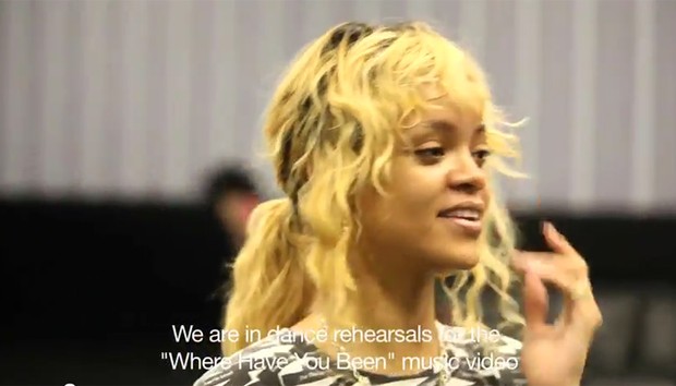 Rihanna no making of de seu novo clipe, "Where Have You Been" (Foto: YouTube / Reprodução)