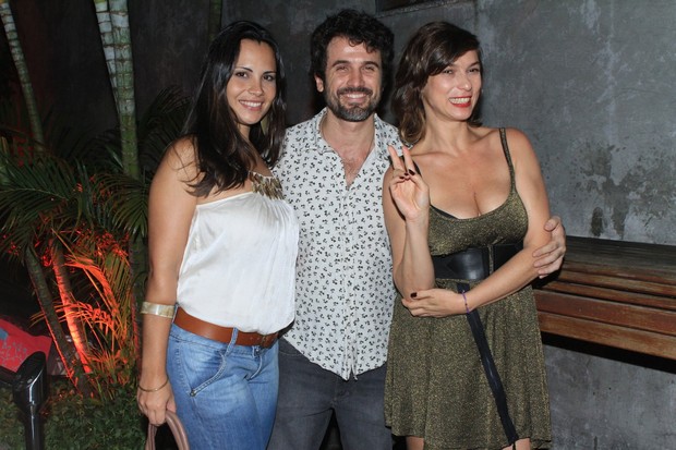 Eriberto Leão com a mulher Andréa Leal e com Maria Paula em boate no Rio (Foto: Raphael Mesquita/ Photo Rio News)