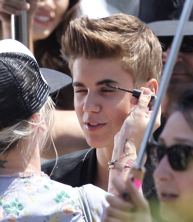 Justin Bieber grava clipe em Los Angeles, nos Estados Unidos (Foto: X17/ Agência)