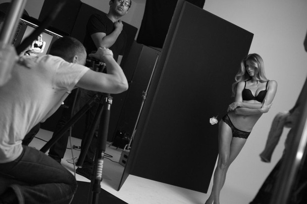 Gisele Bündchen posa para campanha de lingerie (Foto: Divulgação)