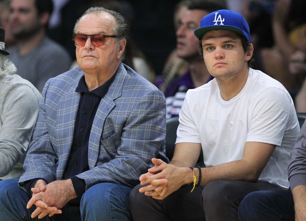 Jack Nicholson vai com o filho Raymond a jogo de basquete em Los Angeles, nos Estados Unidos (Foto: Reuters/ Agência)
