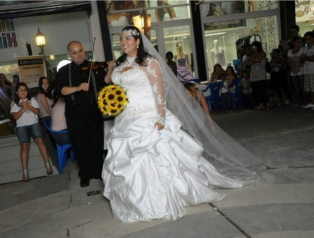 Fabiana Karla vestida de noiva (Foto: Fernando Carvalho/ Divulgação)