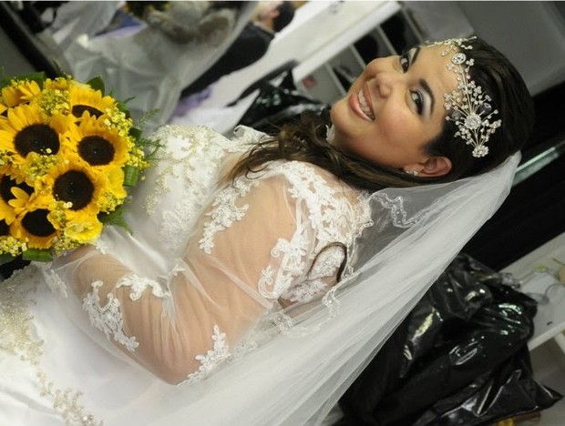 Fabiana Karla vestida de noiva (Foto: Fernando Carvalho/ Divulgação)