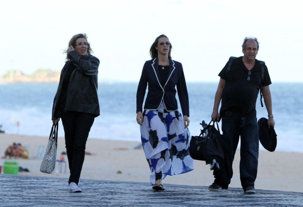 Luana Piovani faz ensaio na praia (Foto: André Freitas / AgNews)