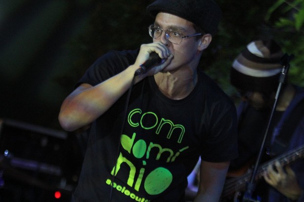 Gabriel Chadan canta em boate carioca (Foto: Rodrigo dos Anjos / Ag. News)